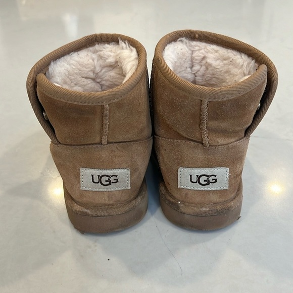 COPY - Ugg Jona boots, size 8 little kid. - Picture 3 of 6